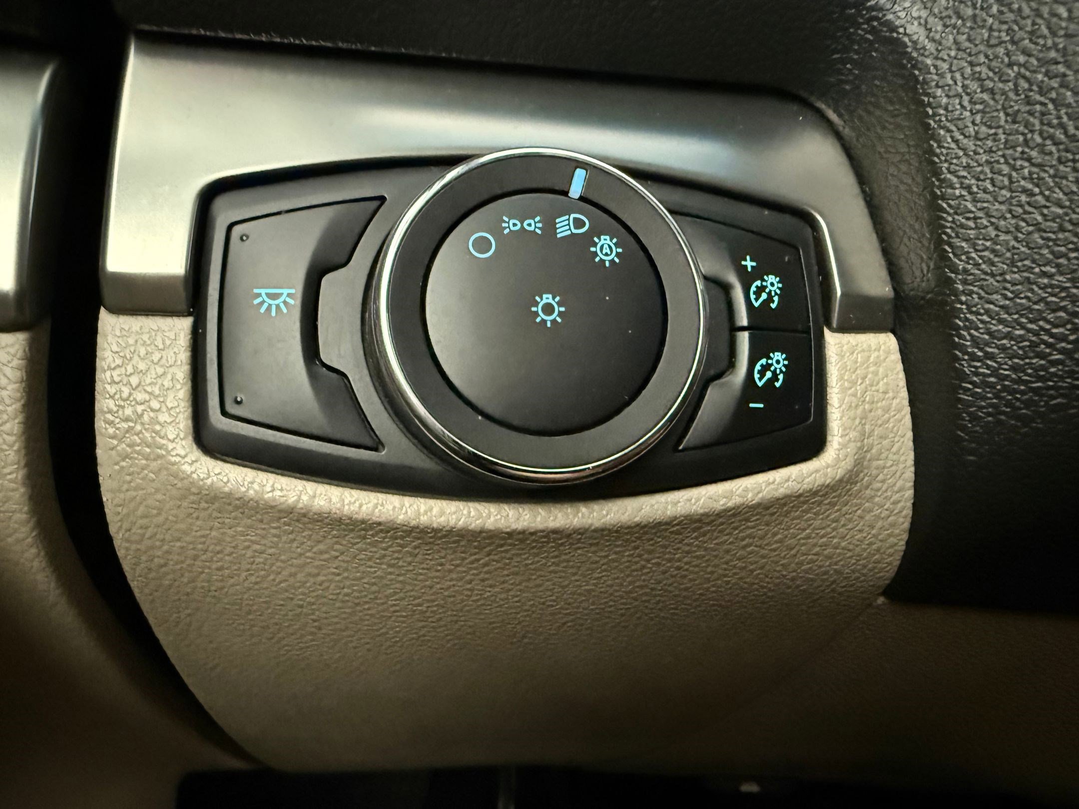 Used 2015 Ford Explorer FWD image 19