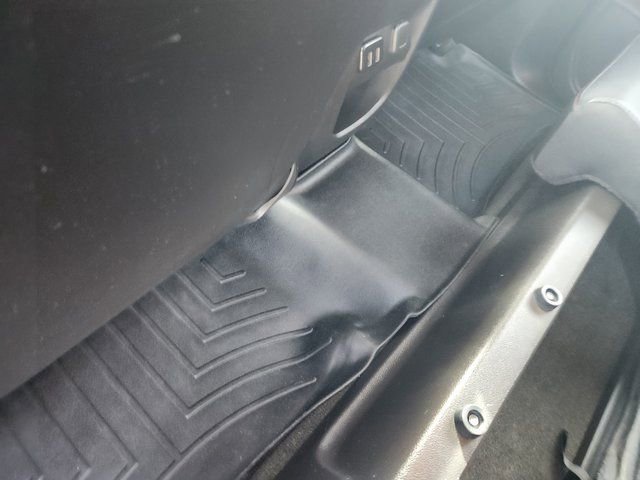 Used 2016 GMC Canyon SLE image 13