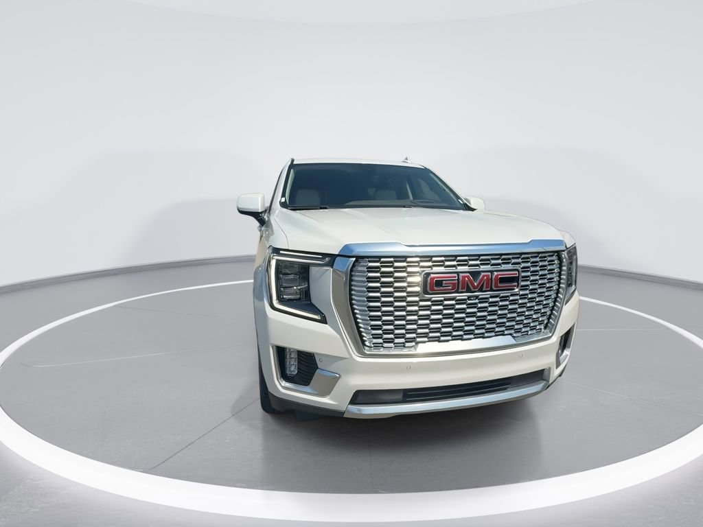 Used 2022 GMC Yukon Denali w/ Denali Premium Package AWD/4WD image 3