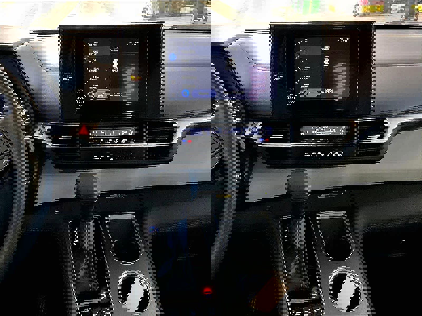 Used 2025 Toyota Sienna LE image 19