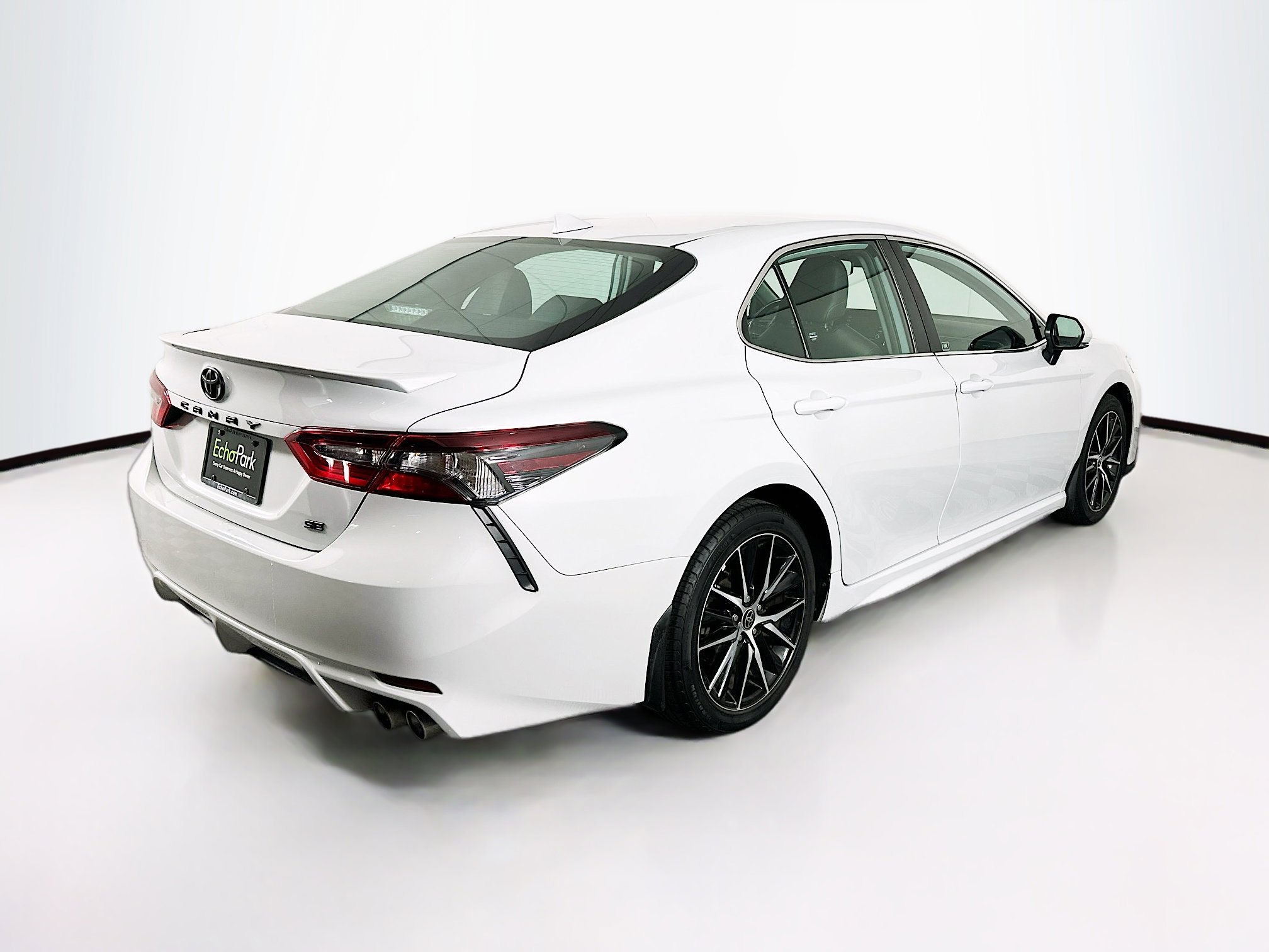 Used 2023 Toyota Camry SE image 9