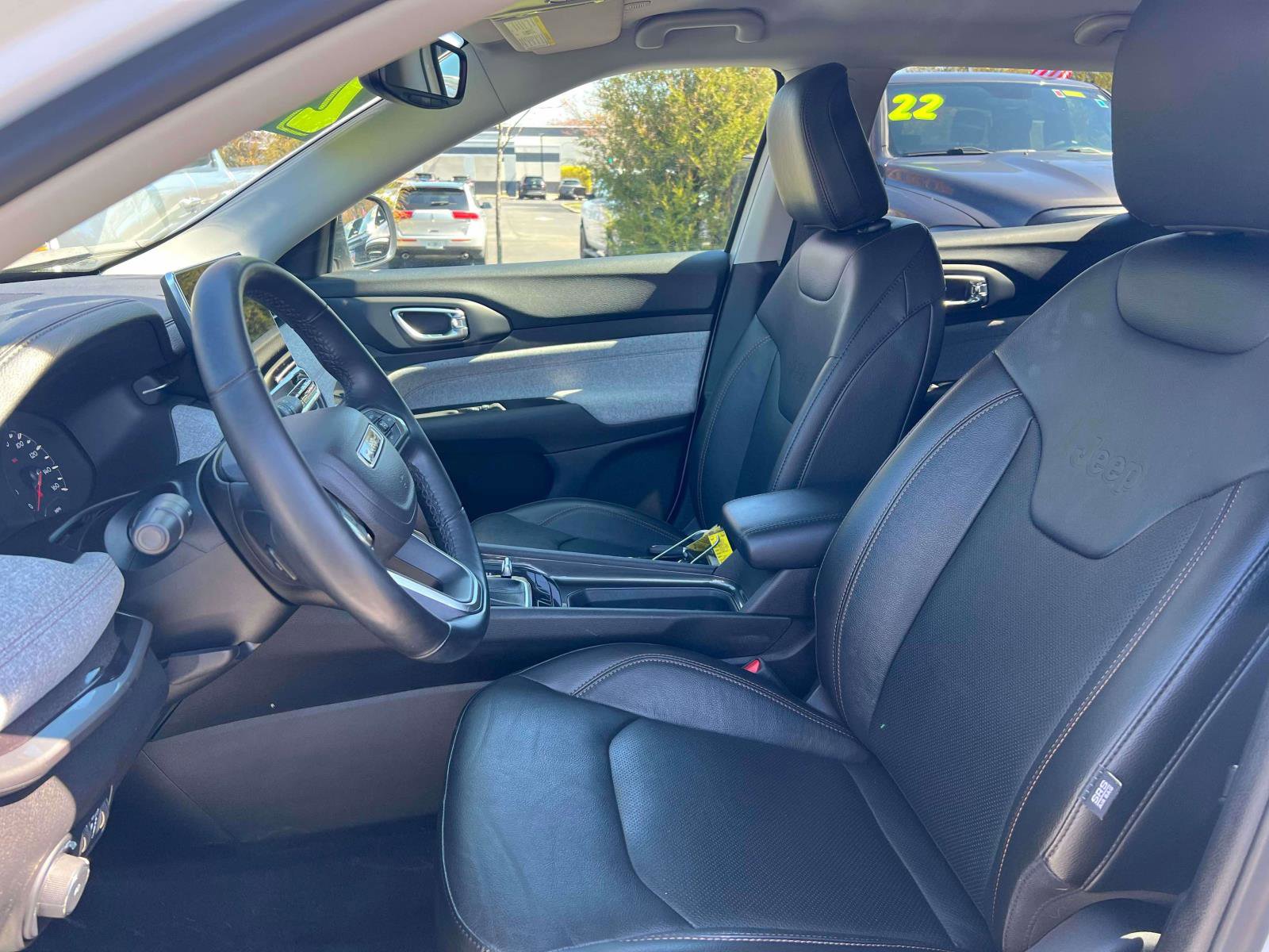 Used 2022 Jeep Compass Latitude AWD/4WD image 23