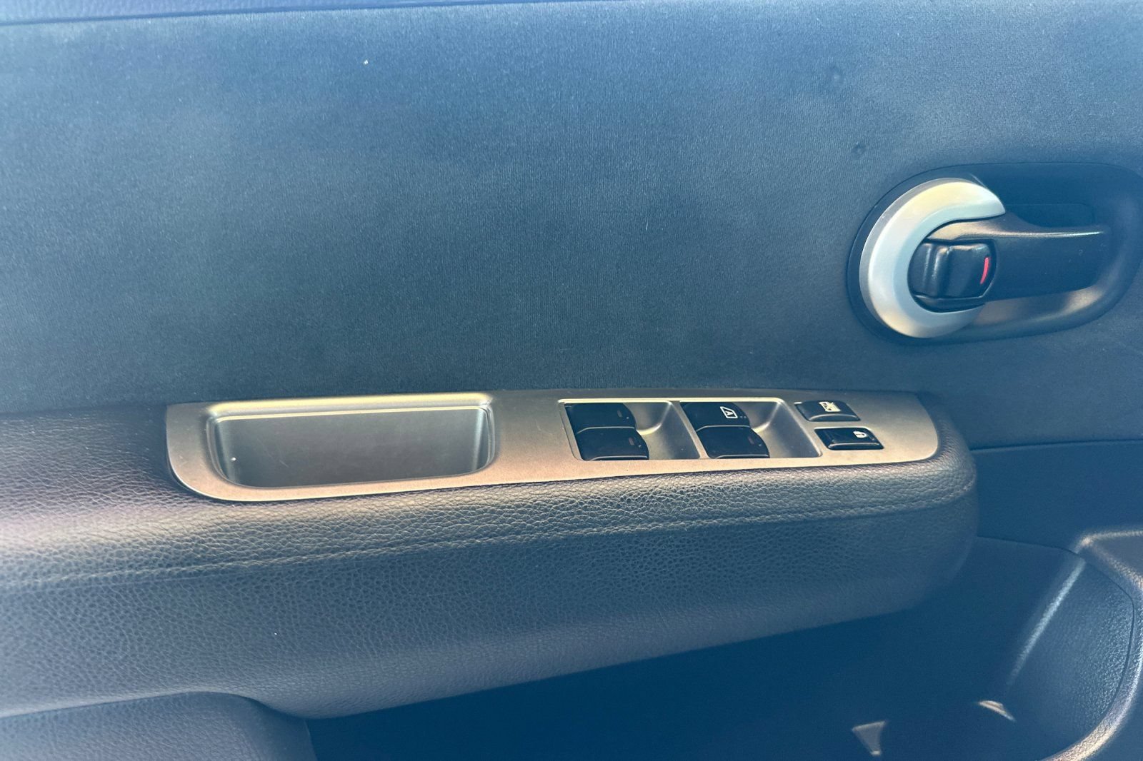 Used 2012 Nissan Versa 1.8 S FWD image 12