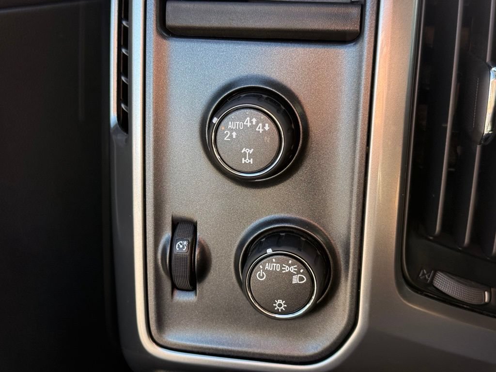 Used 2018 Chevrolet Silverado 1500 LT AWD/4WD image 31