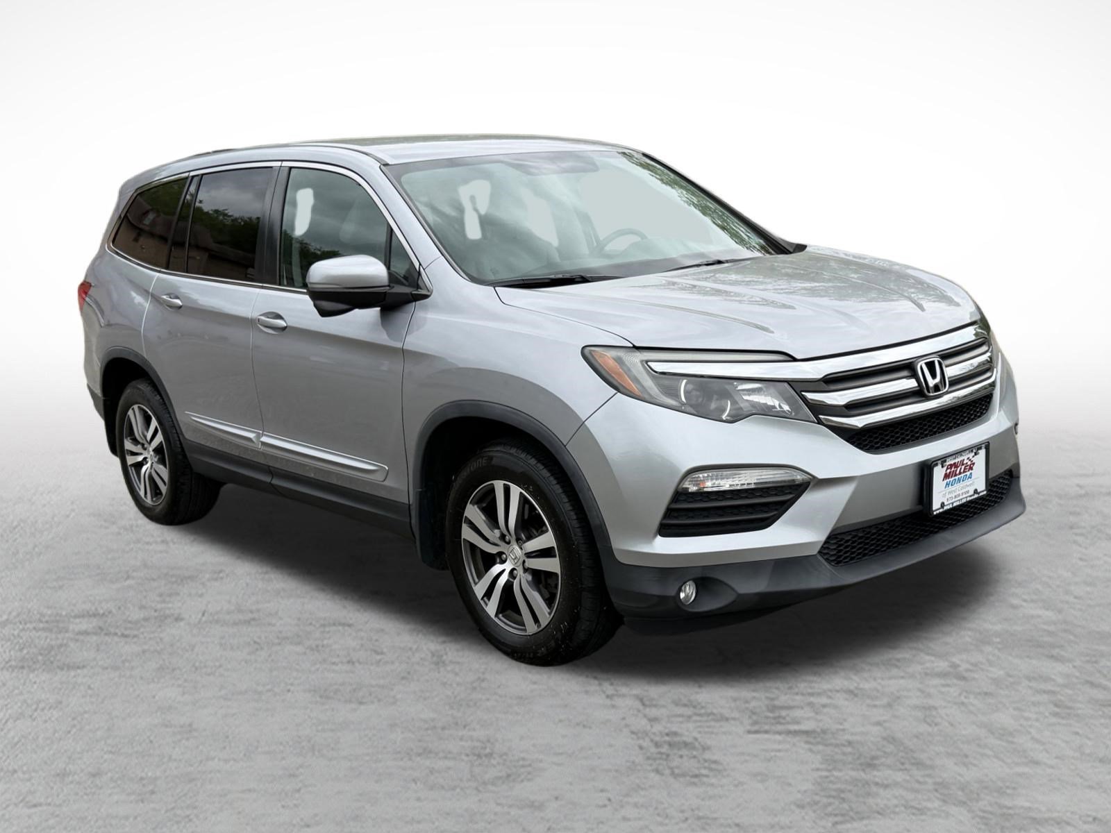 Used 2017 Honda Pilot EX image 3