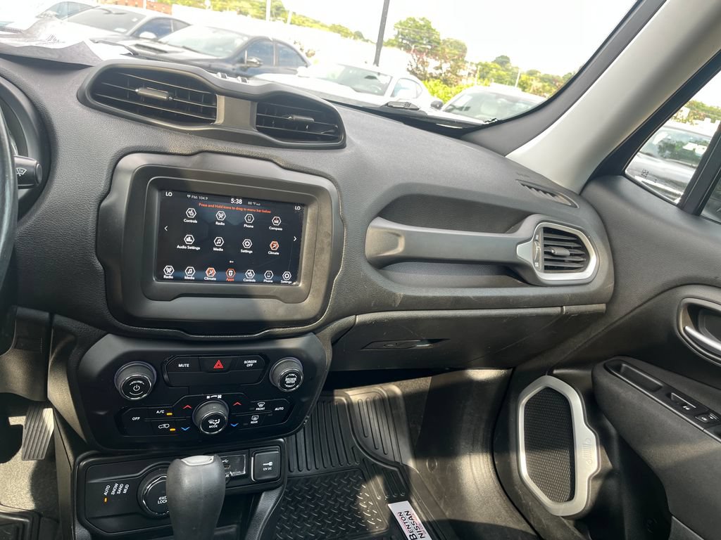Used 2019 Jeep Renegade Latitude w/ Cold Weather Group AWD/4WD image 14