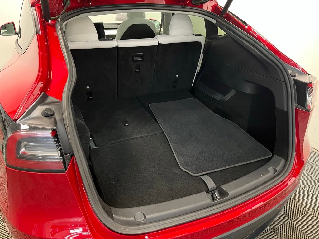 Used 2022 Tesla Model Y Long Range image 21