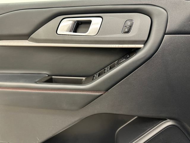 Certified 2025 Ford Explorer ST-Line w/ ST-Line Street Pack image 25