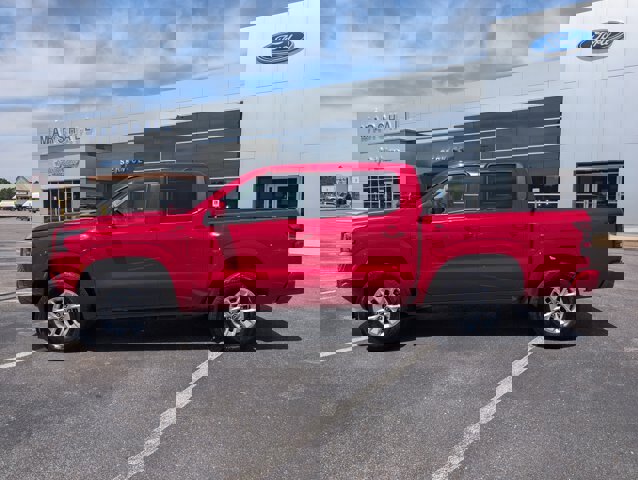 Used 2024 Nissan Frontier SV image 2