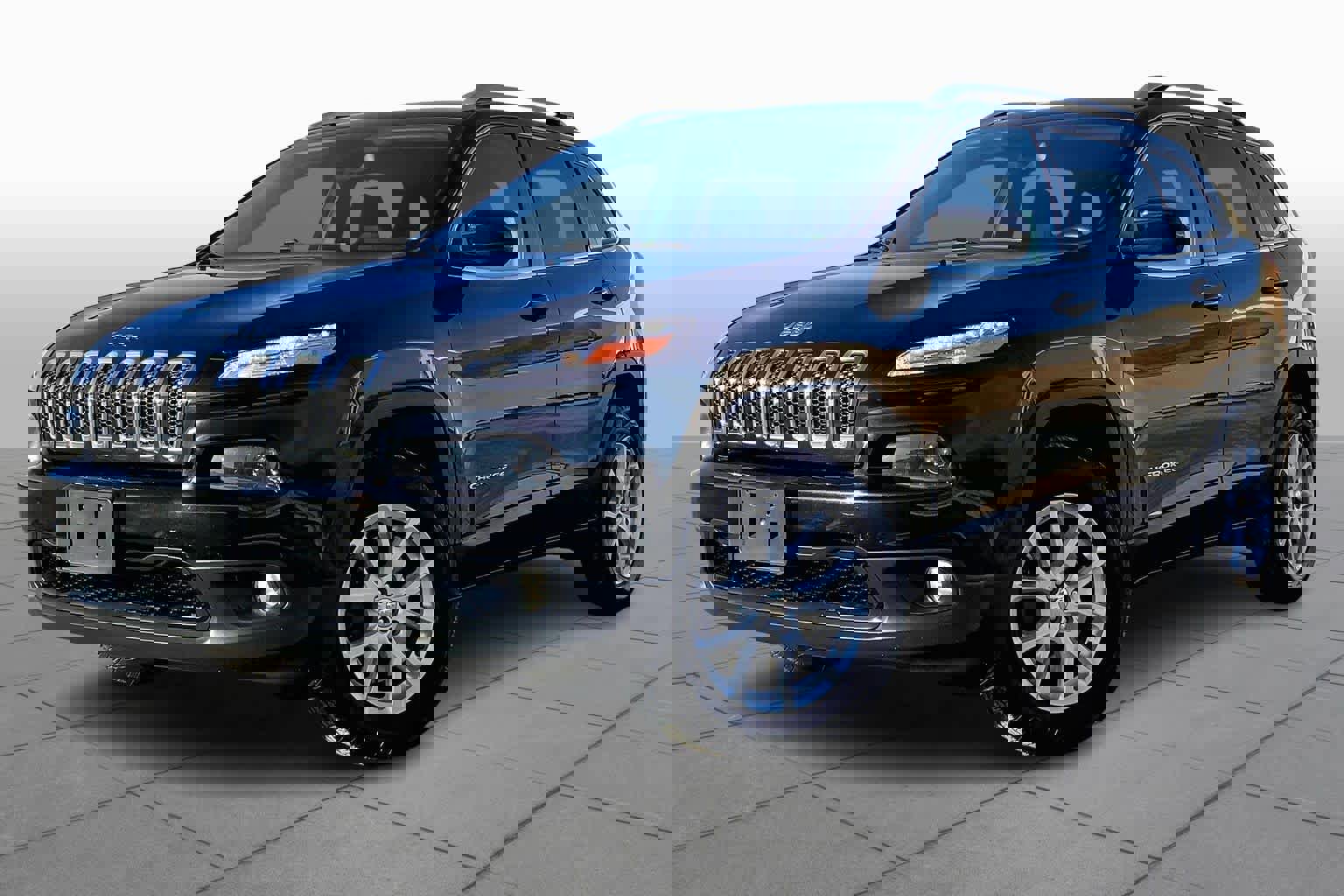 Used 2016 Jeep Cherokee Latitude w/ Cold Weather Group image 1