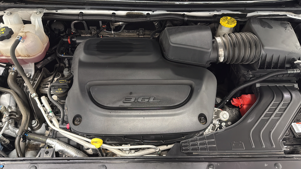 Used 2024 Chrysler Pacifica Touring-L FWD image 27