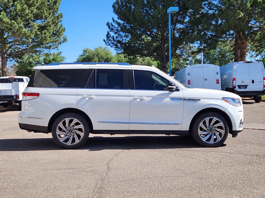Used 2022 Lincoln Navigator 4WD image 2
