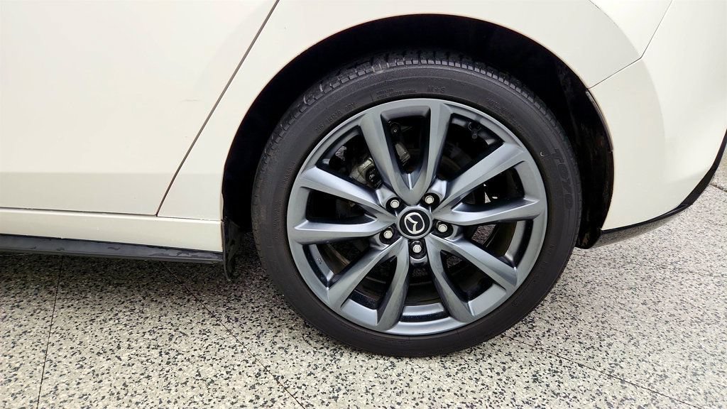Used 2019 MAZDA MAZDA3 Hatchback FWD image 9