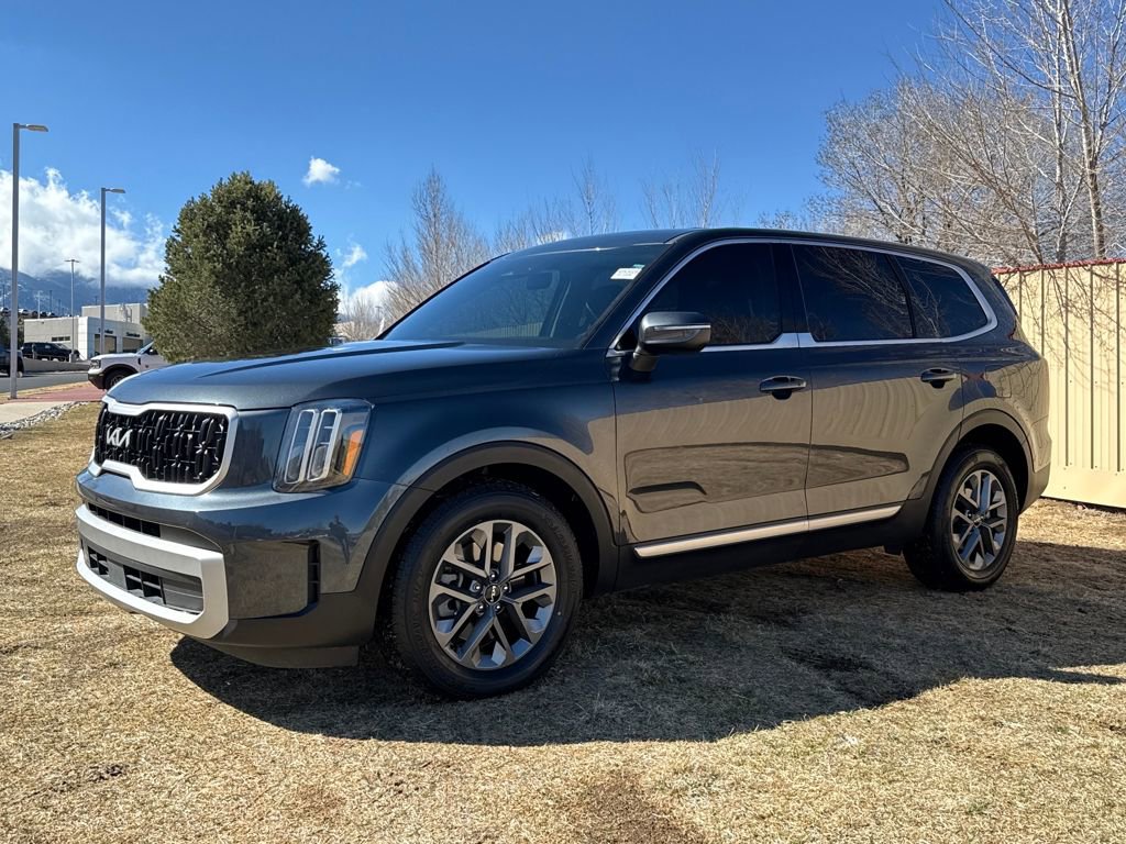 Used 2024 Kia Telluride LX image 3