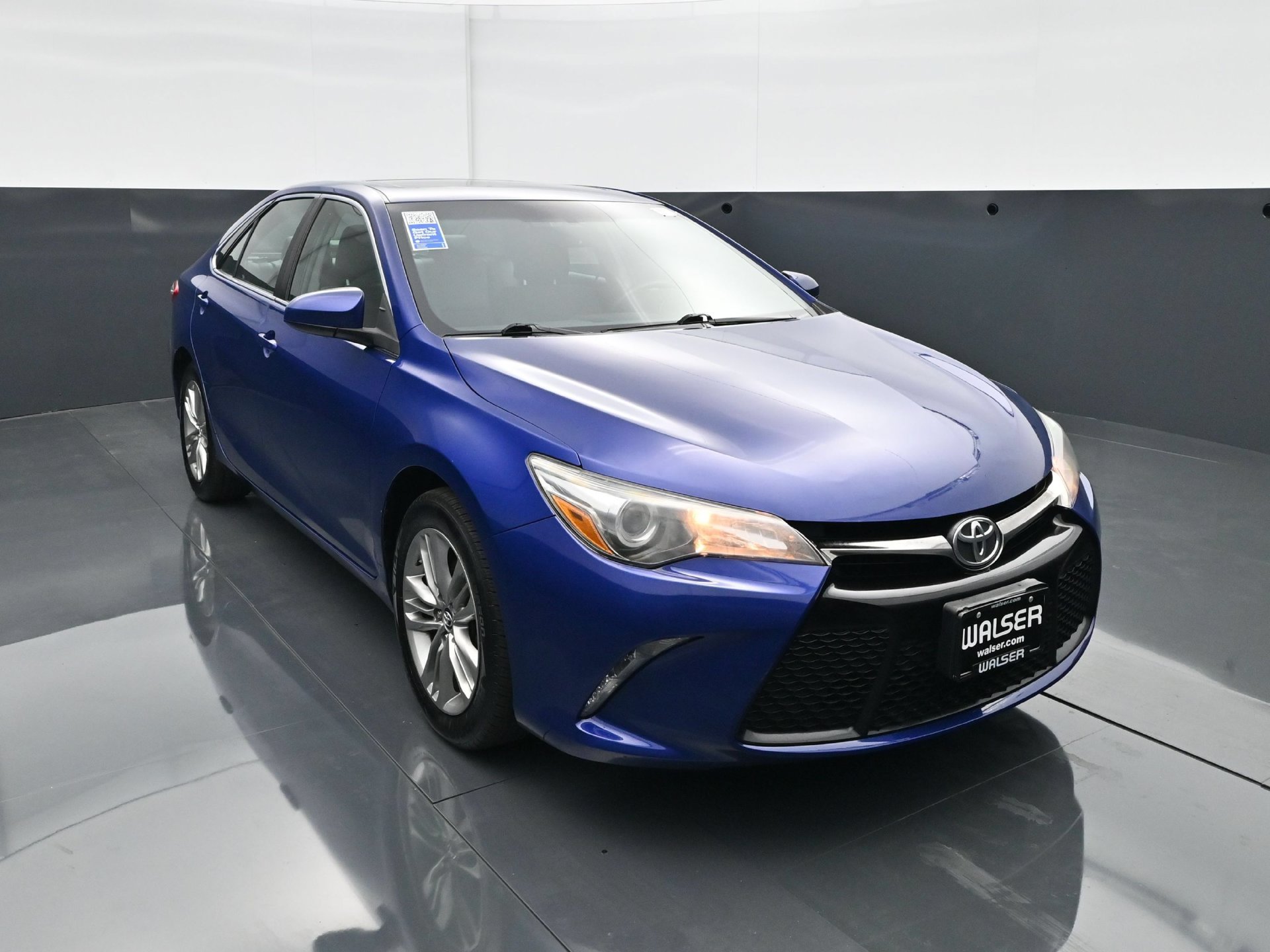 Used 2016 Toyota Camry SE w/ Moonroof Package FWD image 11