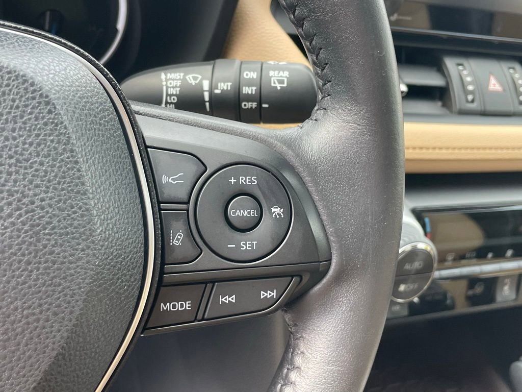 Used 2019 Toyota RAV4 Limited w/ Carpet Mat Package image 32