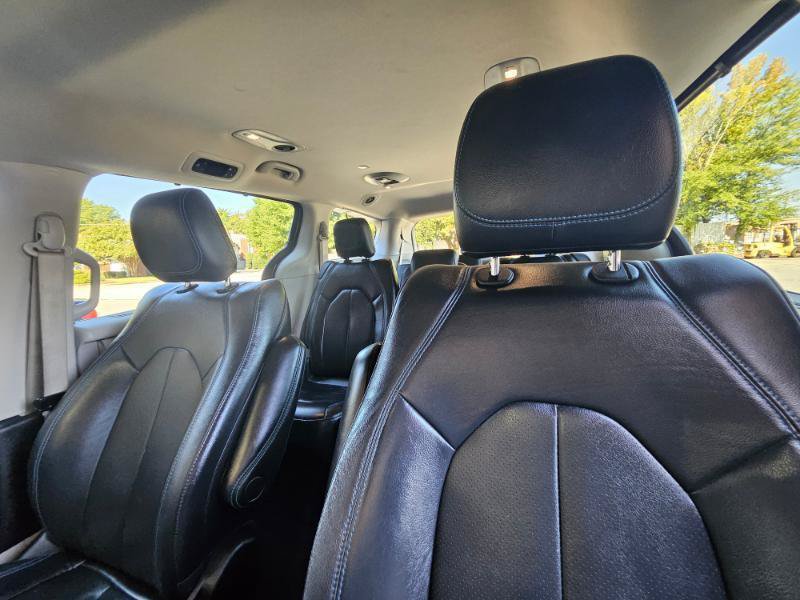 Used 2021 Chrysler Pacifica Touring-L FWD image 41