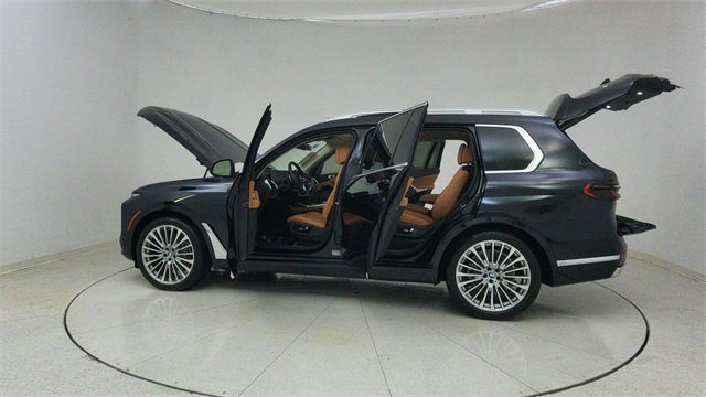 Used 2025 BMW X7 xDrive40i w/ Executive Package image 78