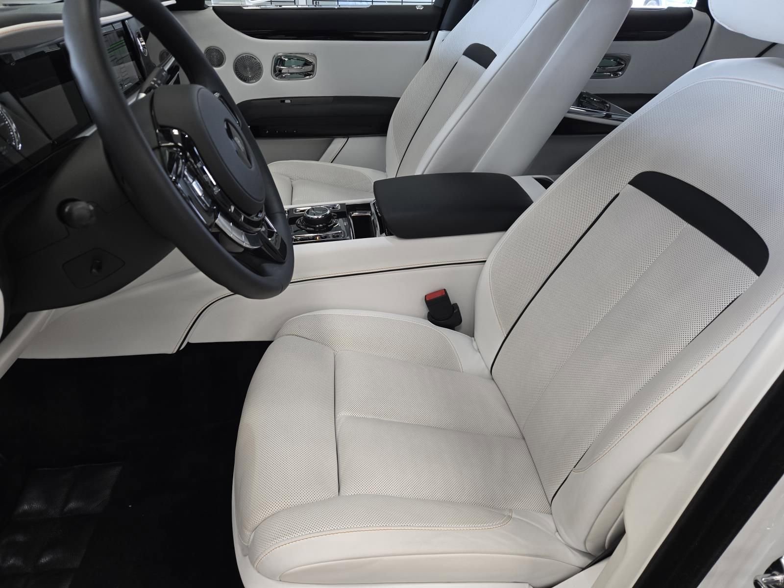 Used 2024 Rolls-Royce Ghost AWD/4WD image 22