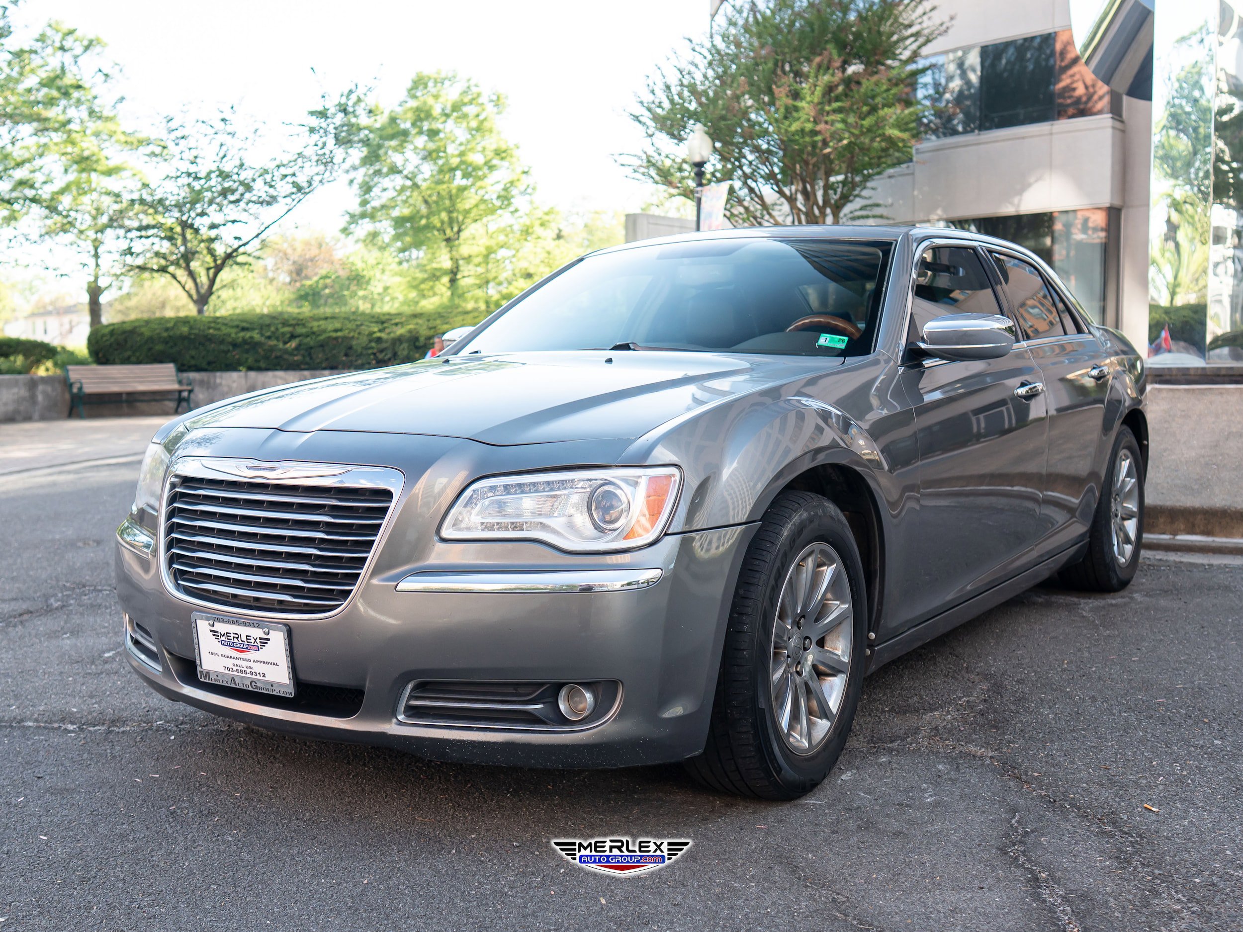 Used 2011 Chrysler 300 Limited w/ Luxury Group image 3