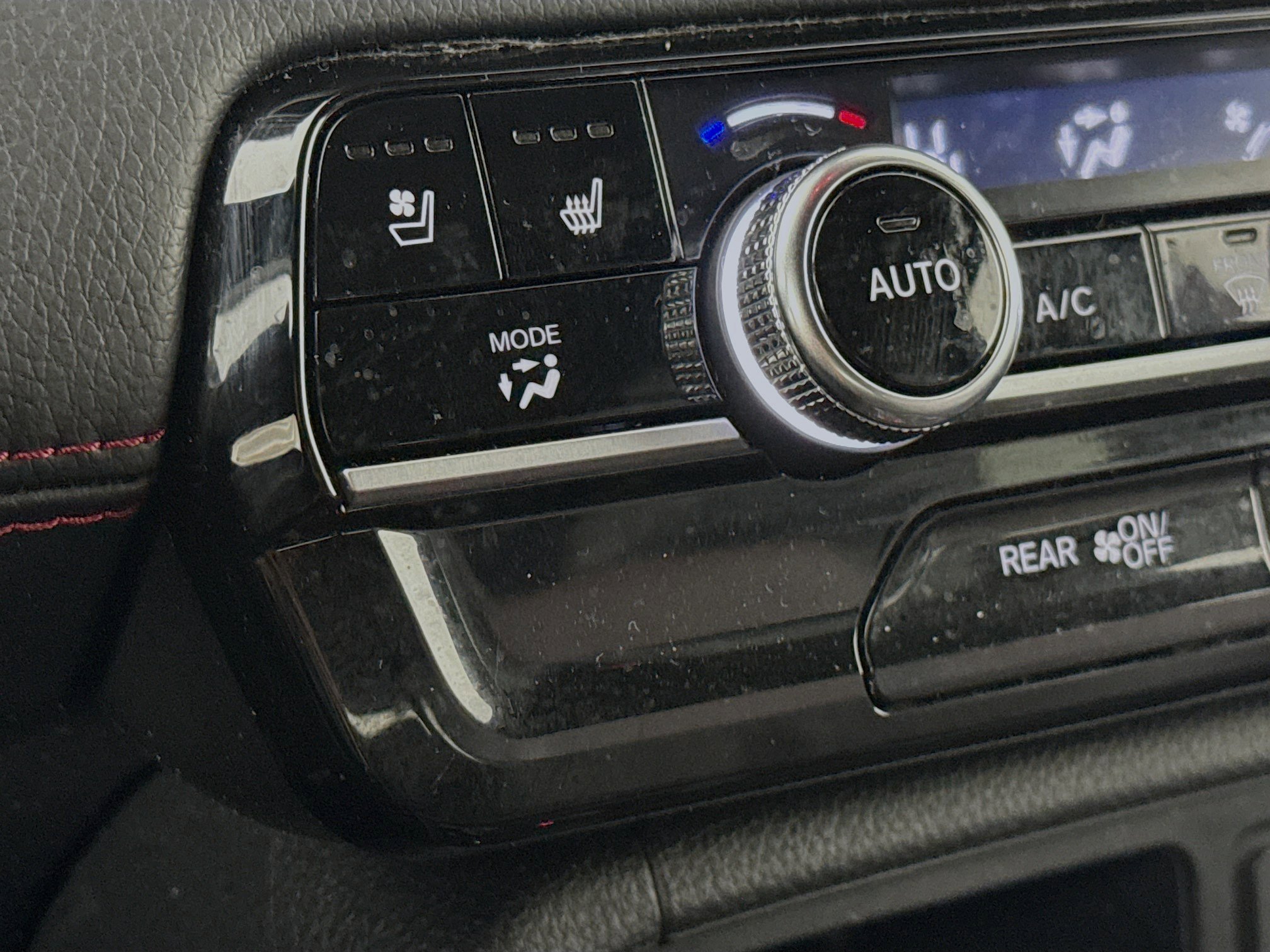 Certified 2025 Honda Pilot Black Edition image 21