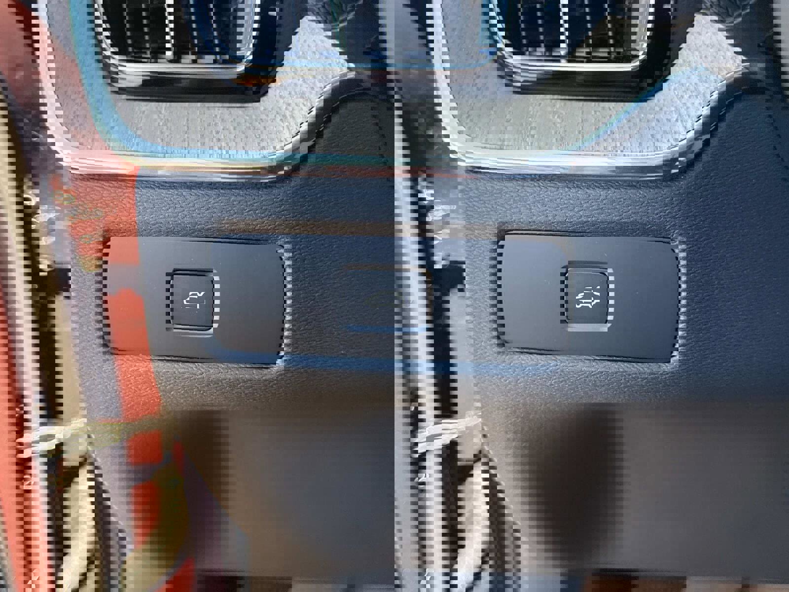 New 2026 Volvo XC60 B5 Ultra w/ Climate Package image 30