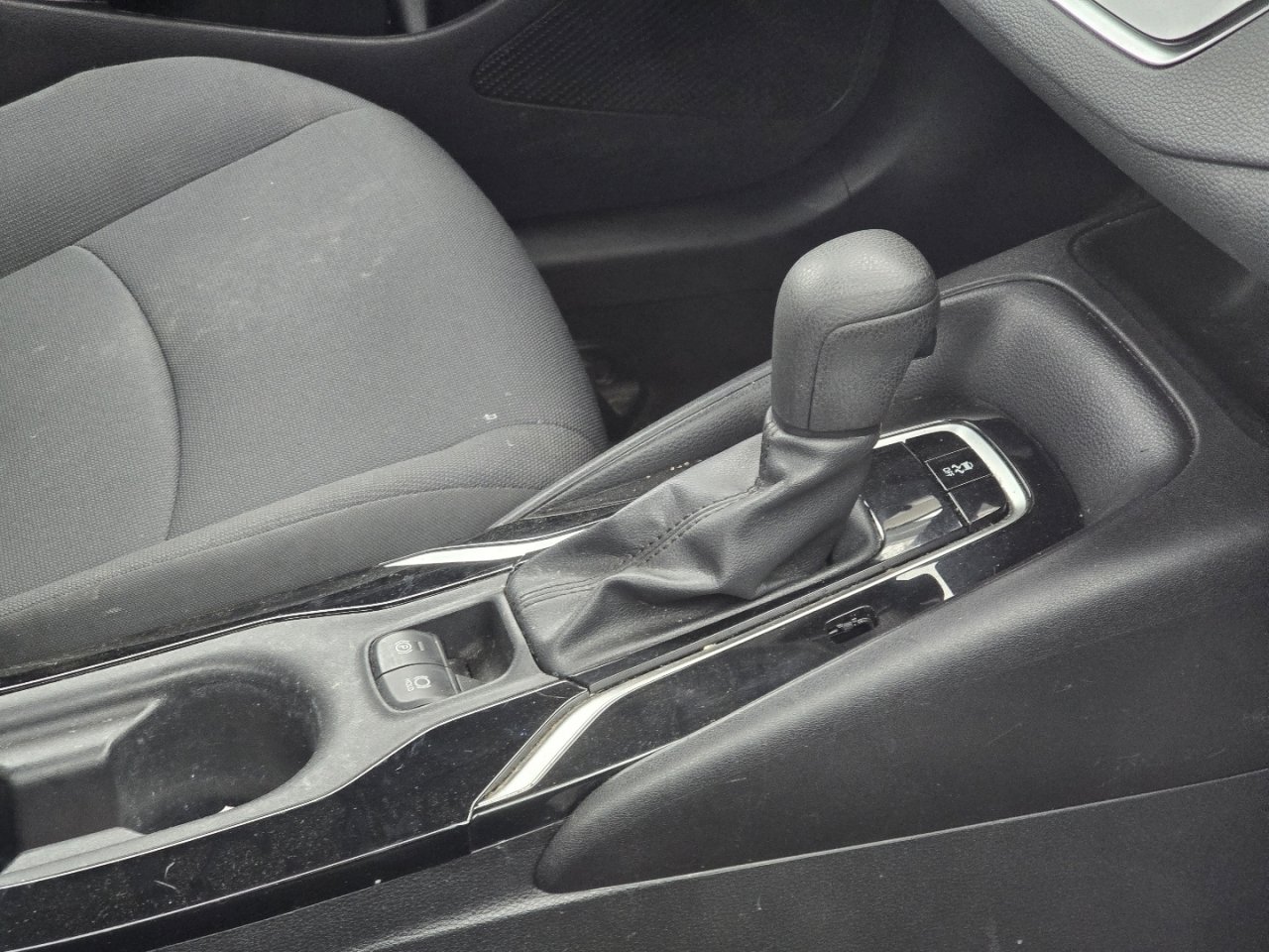 Used 2021 Toyota Corolla LE w/ Carpet Mat Package (TMS) FWD image 16