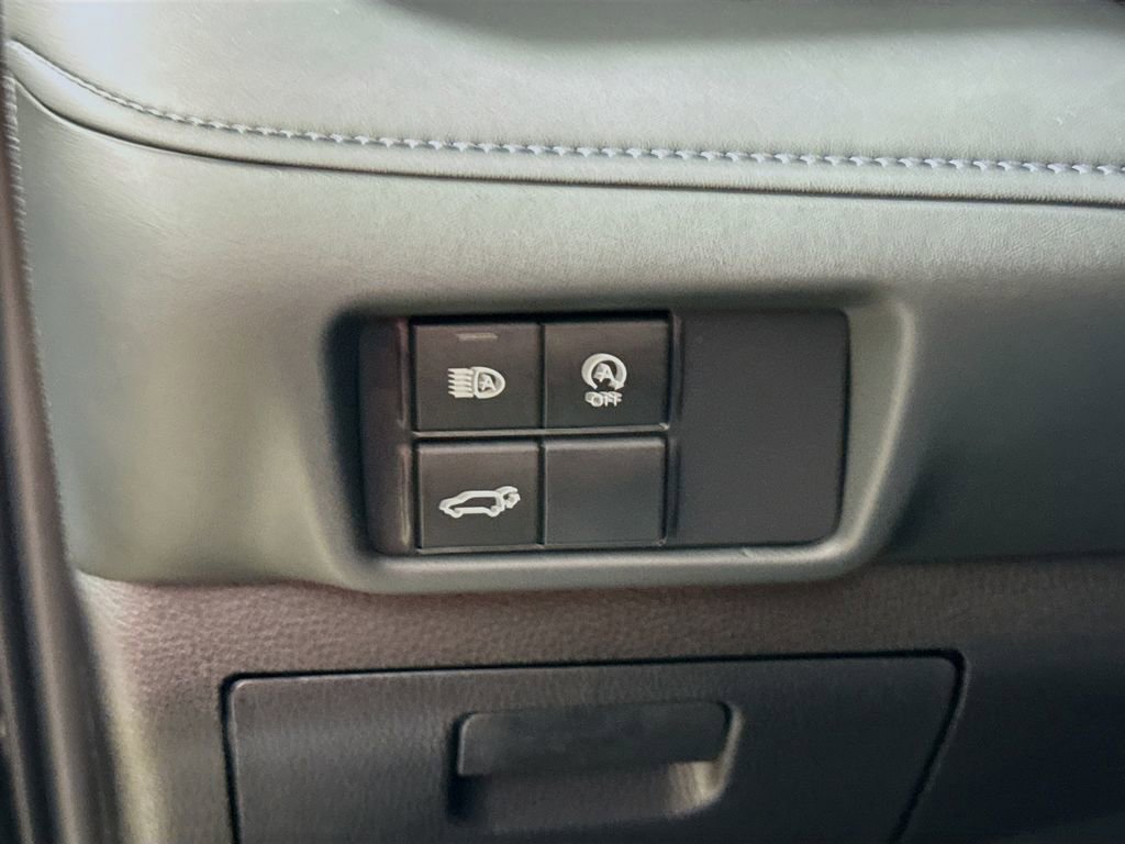 Certified 2024 Toyota Highlander XLE image 10