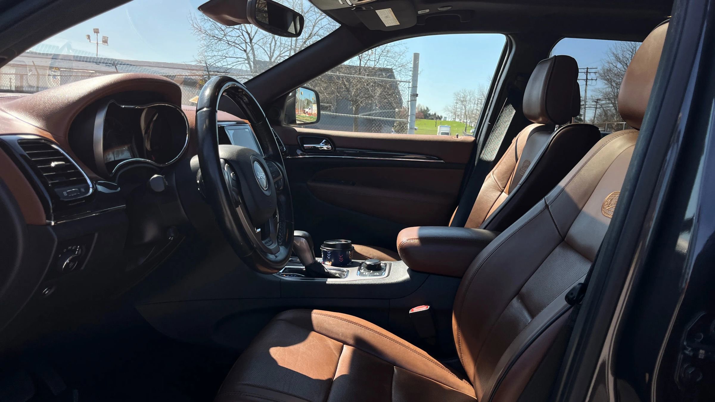 Used 2020 Jeep Grand Cherokee Overland AWD/4WD image 9