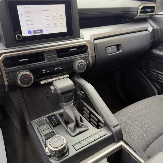 Used 2025 Toyota 4Runner SR5 AWD/4WD image 23