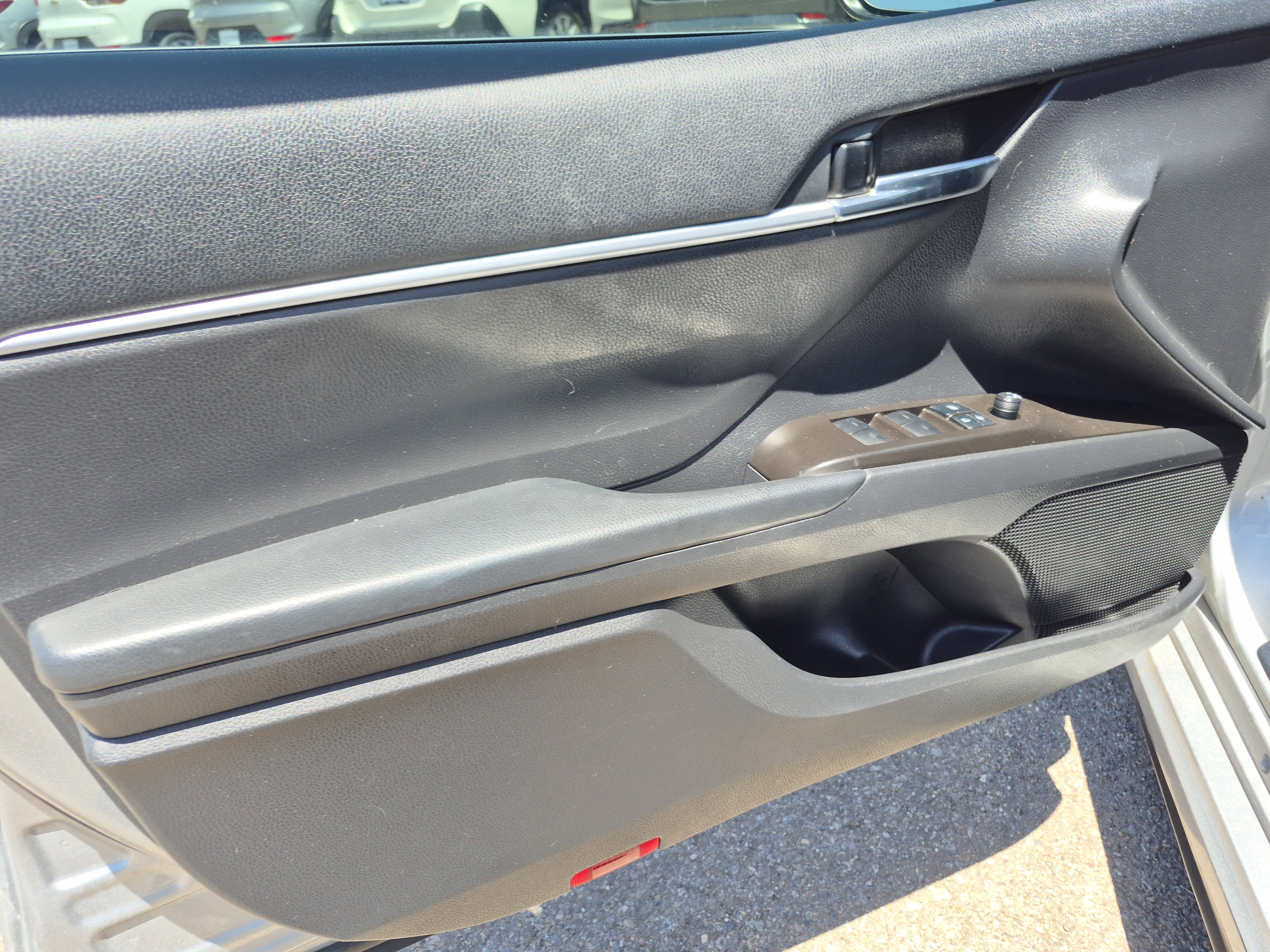 Used 2022 Toyota Camry SE FWD image 14