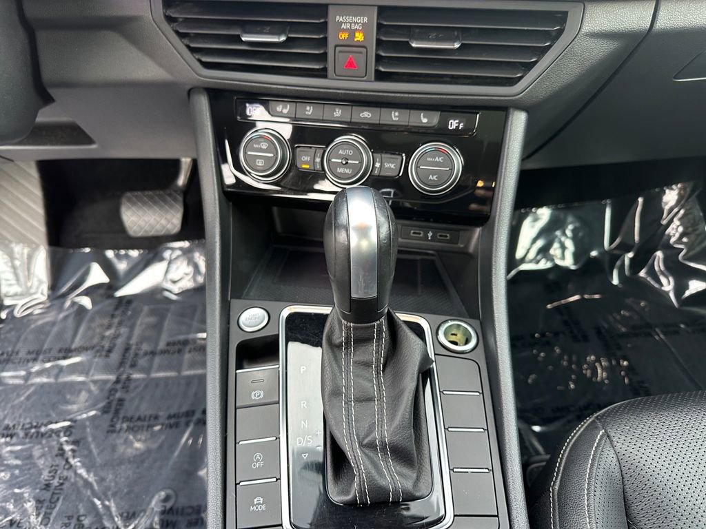 Used 2021 Volkswagen Jetta SEL Premium image 11