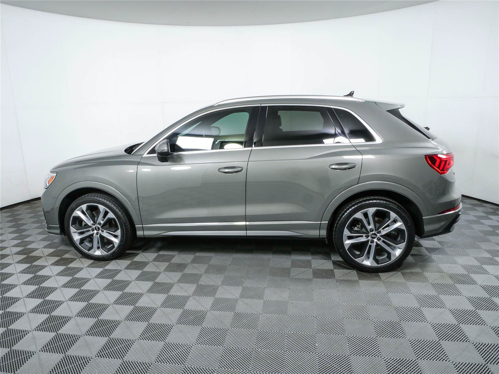 Used 2019 Audi Q3 2.0T Premium Plus w/ Premium Plus Package AWD/4WD image 30