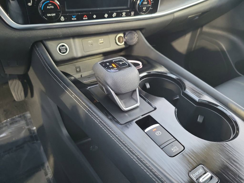 Certified 2022 Nissan Rogue Platinum w/ Head-Up Display Package image 23