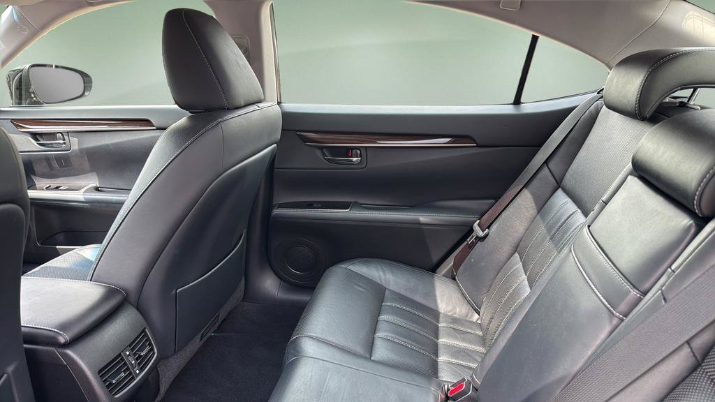 Used 2016 Lexus ES 350 w/ Luxury Package w/Wood Trim FWD image 16