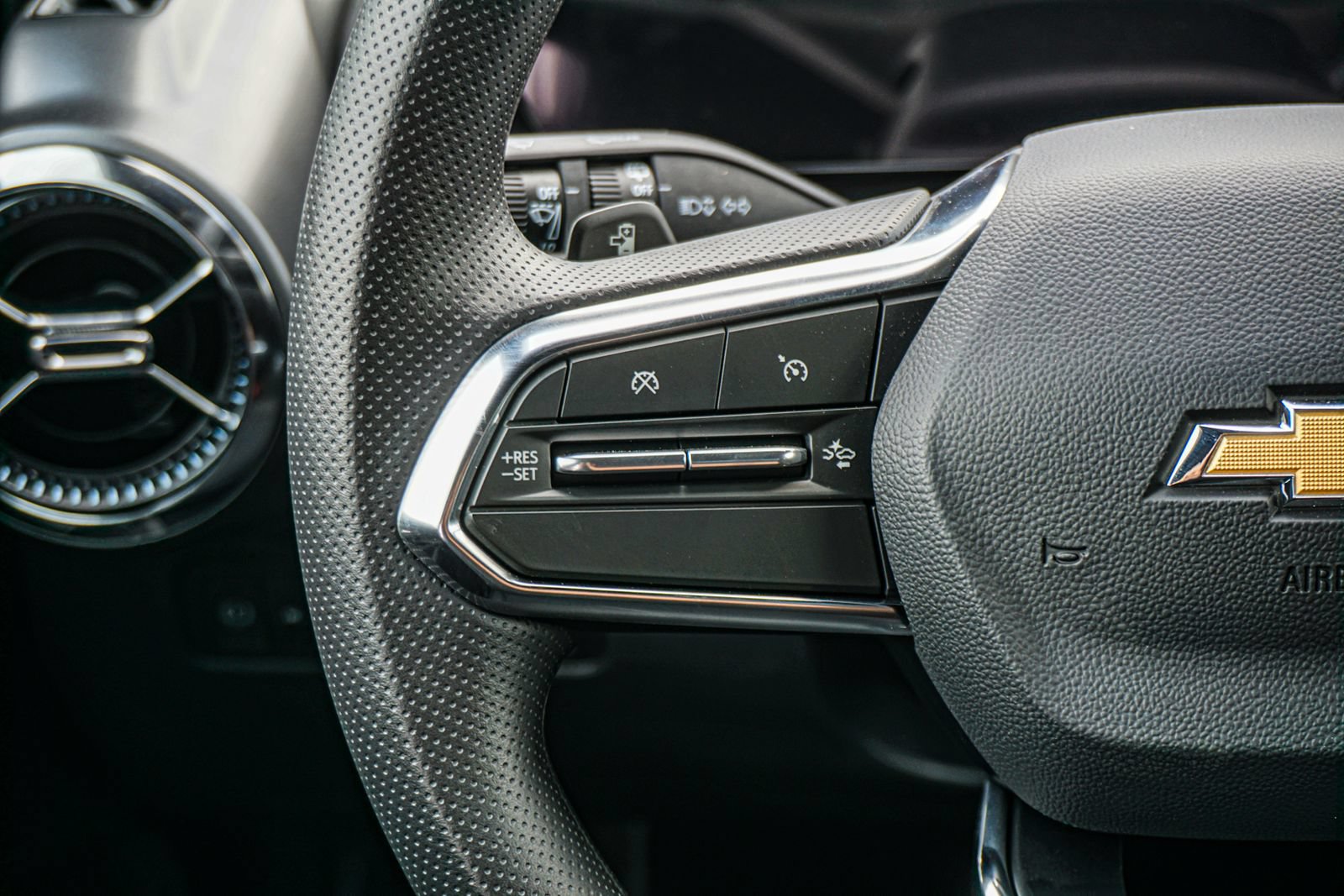 New 2026 Chevrolet Equinox EV LT FWD image 24