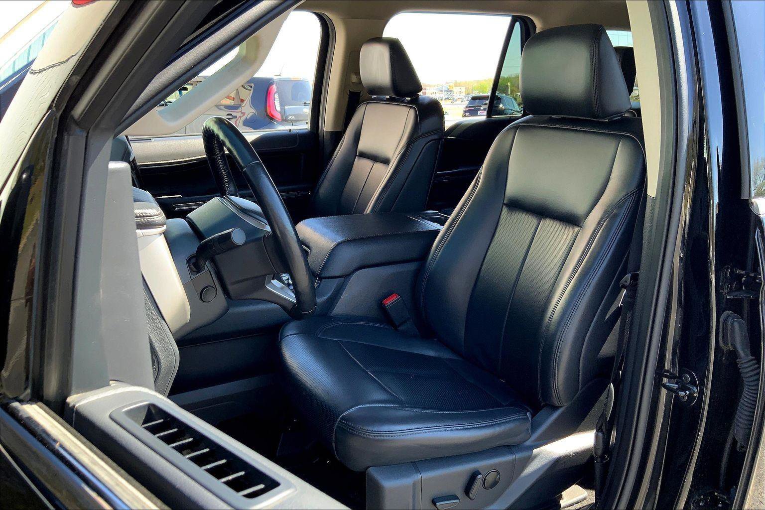 Used 2024 Ford Expedition XLT image 22