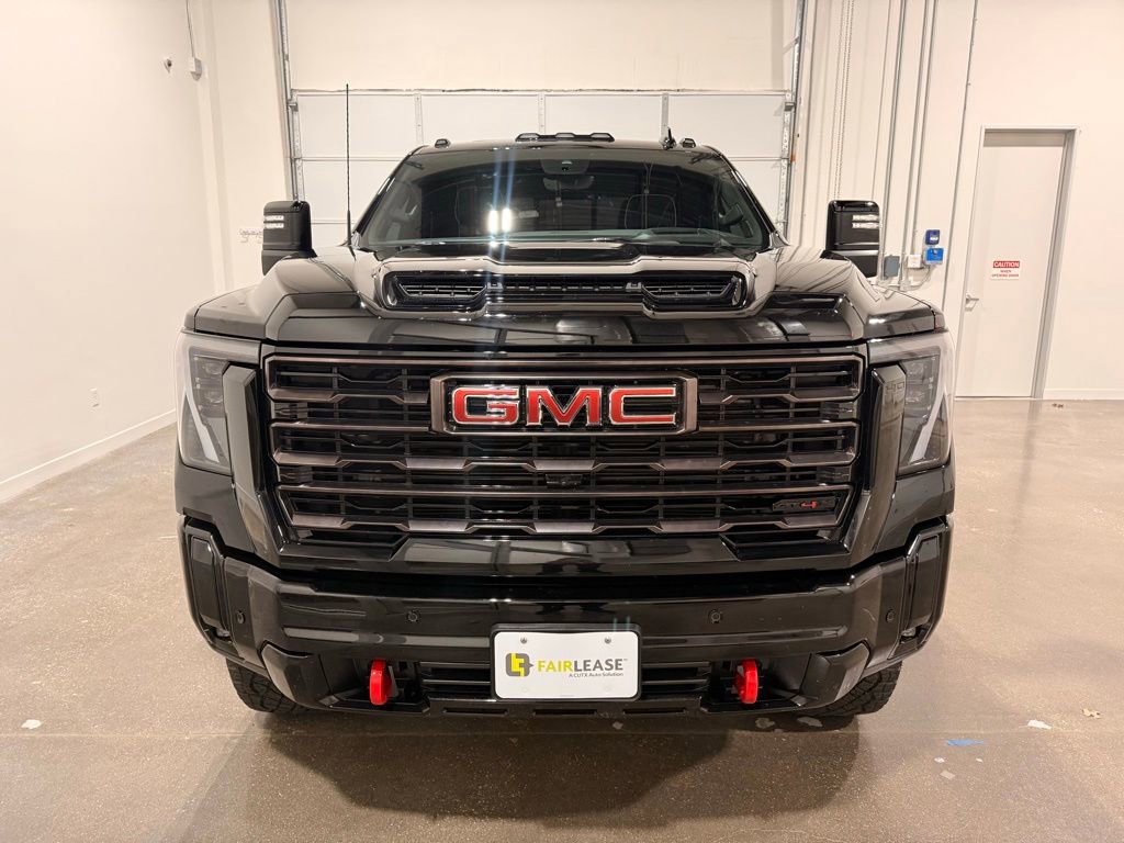 Used 2025 GMC Sierra 2500 AT4X image 2