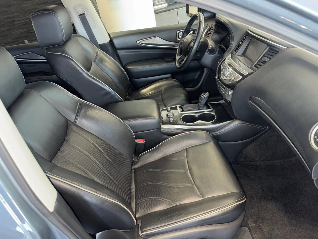 Used 2017 INFINITI QX60 FWD w/ Premium Plus Package image 16