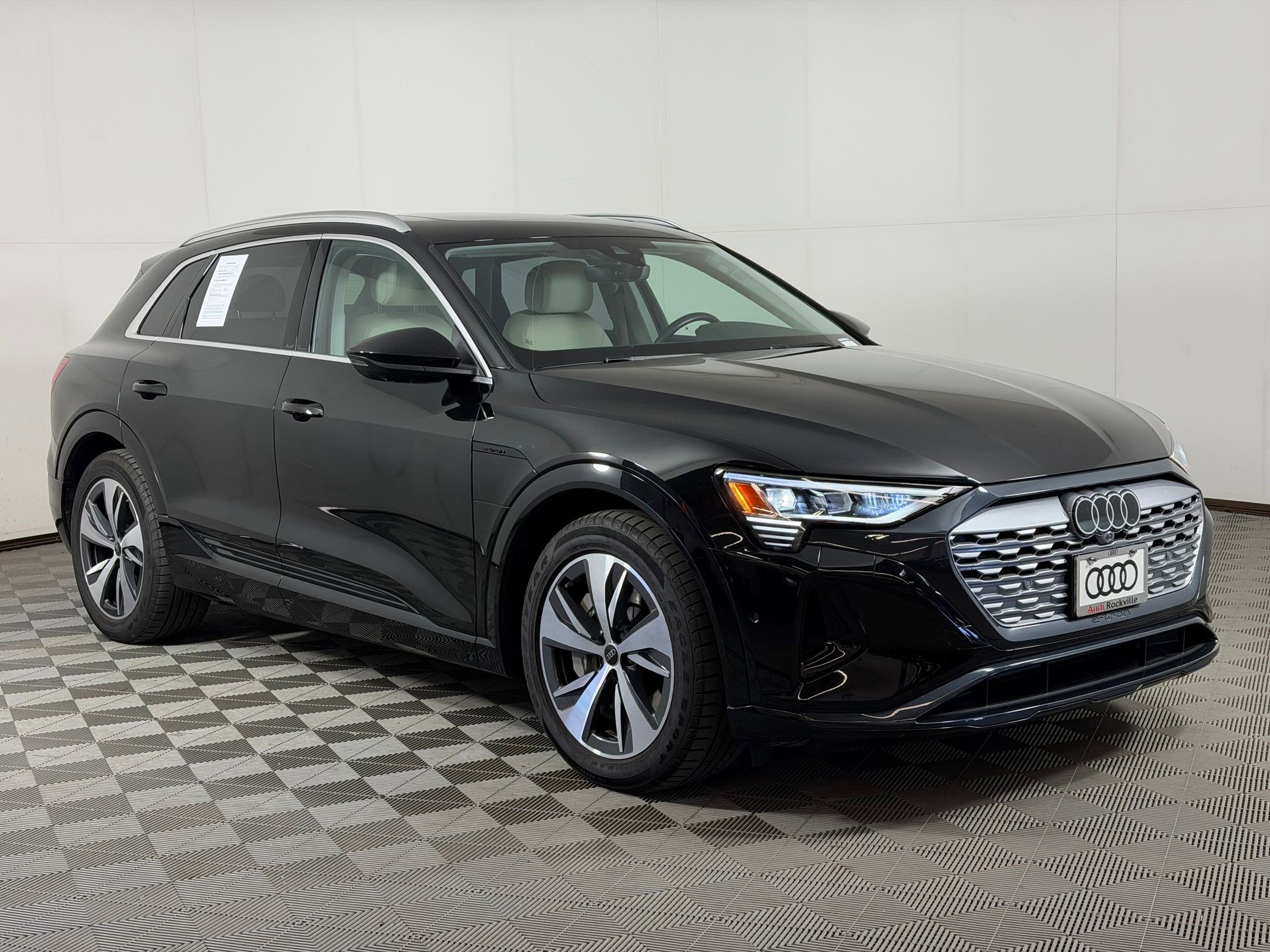 Used 2024 Audi Q8 e-tron Premium Plus w/ Premium Plus Package AWD/4WD image 7