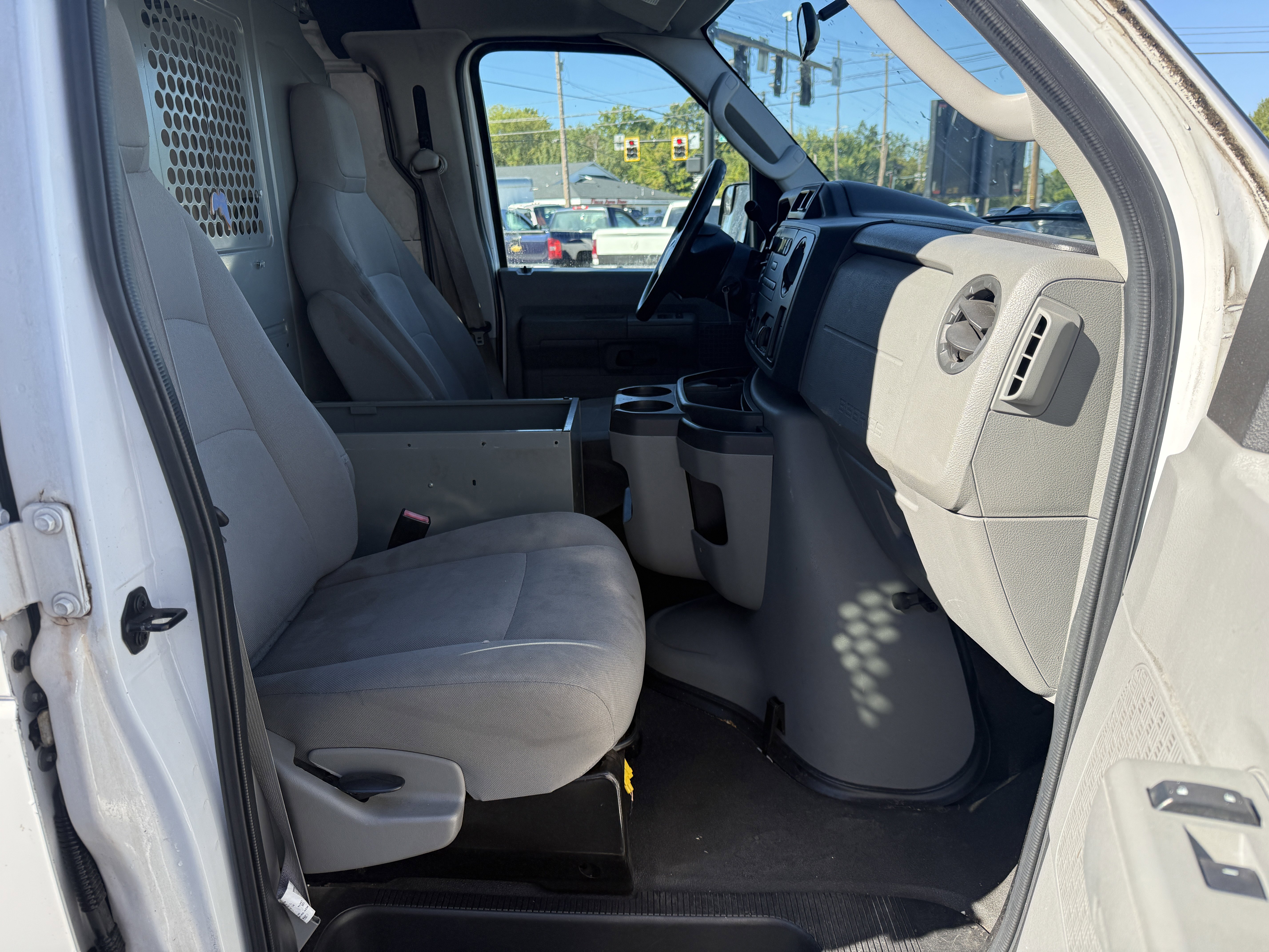 Used 2010 Ford E-250 and Econoline 250 image 12
