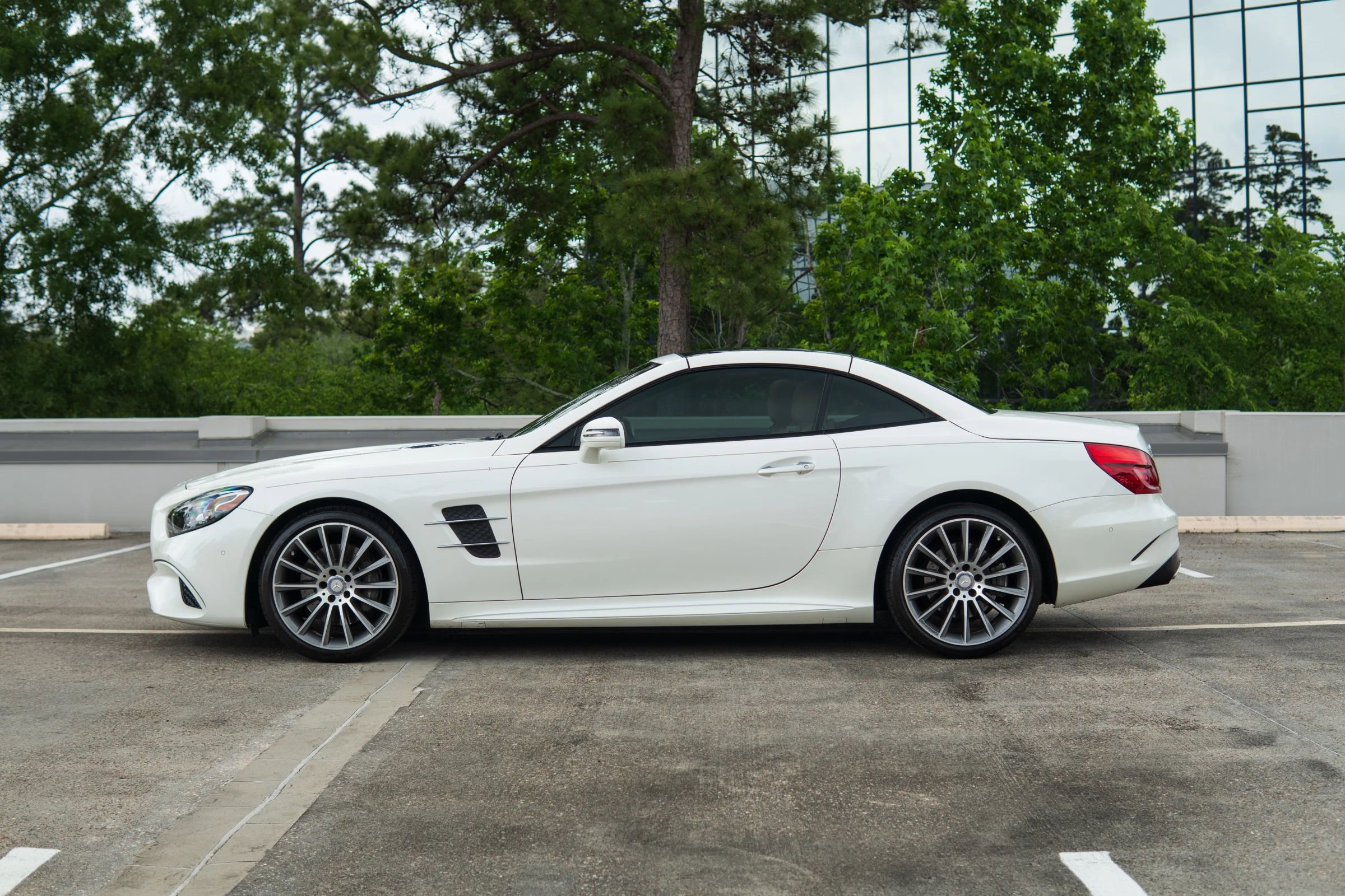 Used 2017 Mercedes-Benz SL 450 image 4
