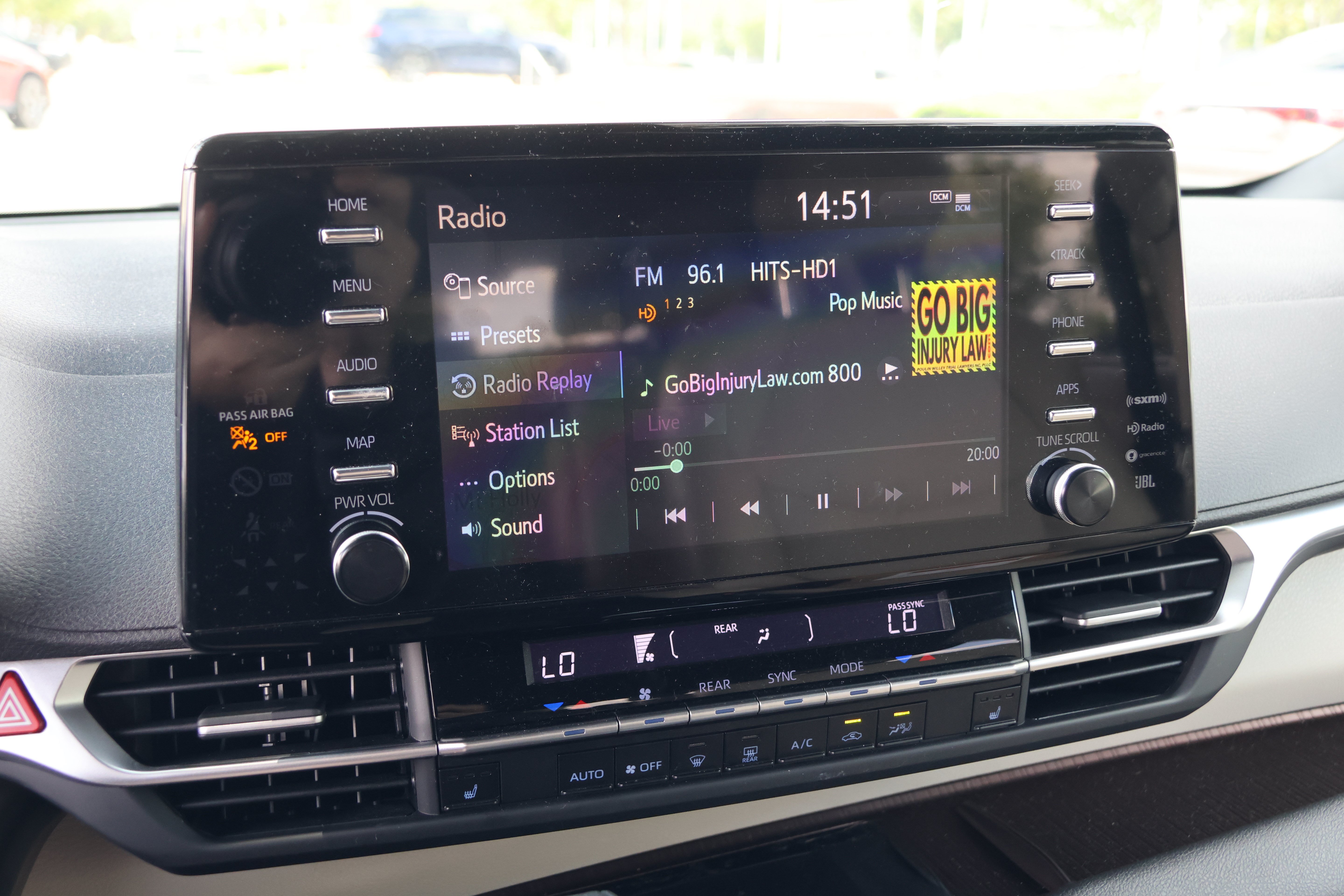 Used 2024 Toyota Sienna XLE w/ XLE Plus Package FWD image 22