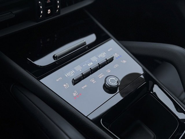 Used 2024 Porsche Cayenne Coupe image 29