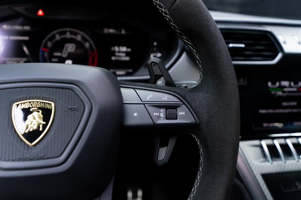 Used 2023 Lamborghini Urus Performante AWD/4WD image 37