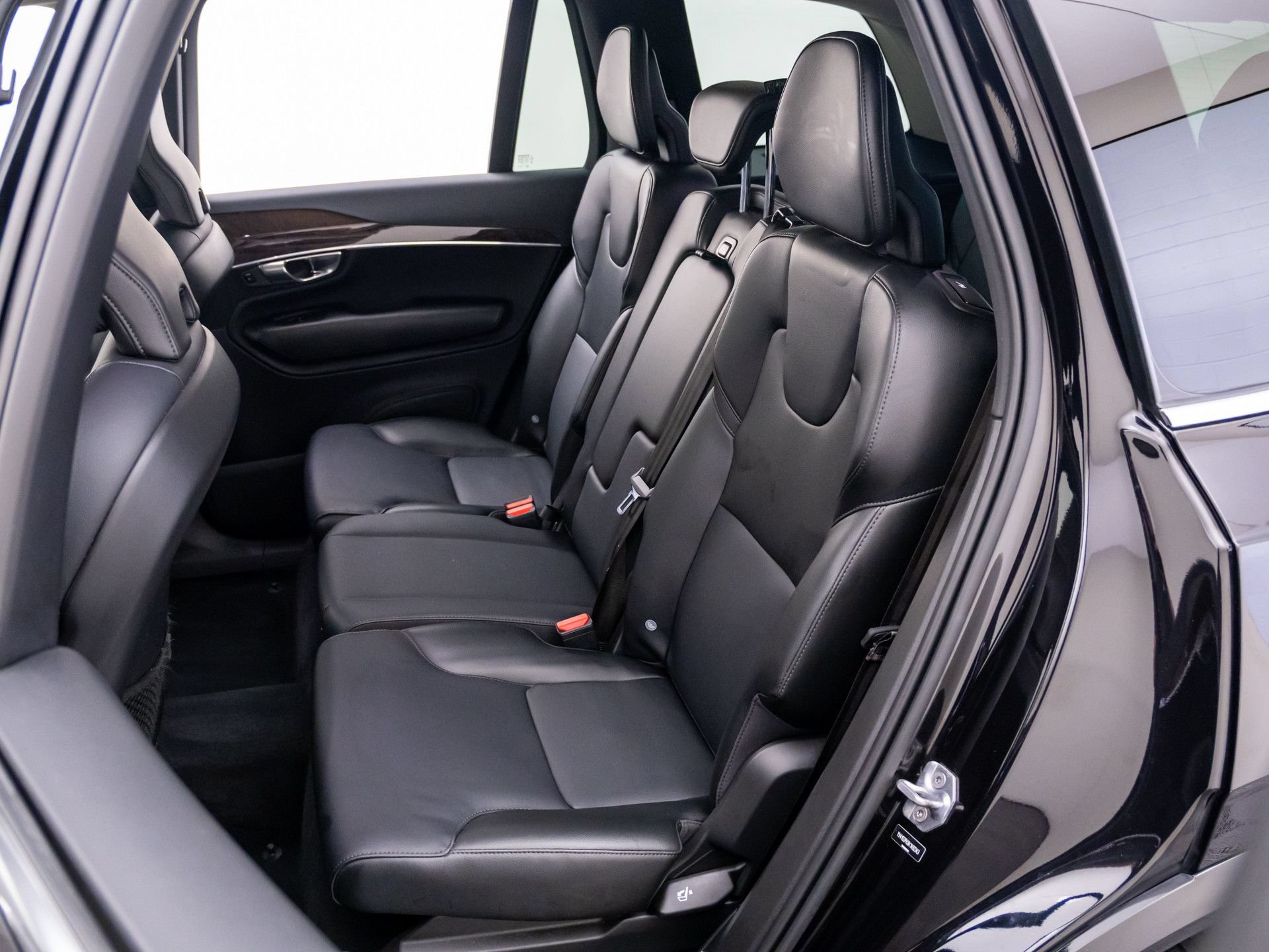Used 2019 Volvo XC90 T5 Momentum w/ Multimedia Package AWD/4WD image 17