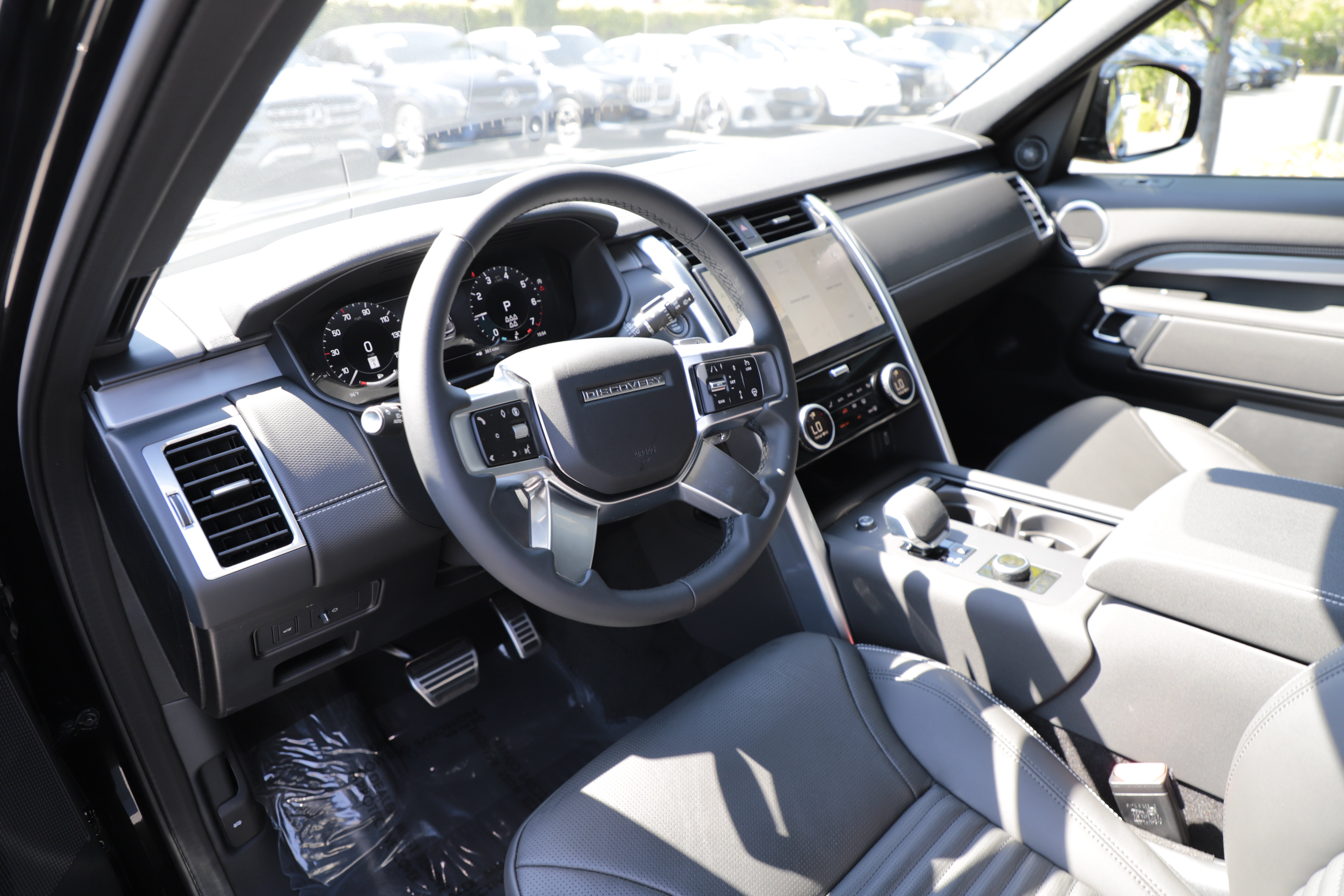 New 2026 Land Rover Discovery Limited Edition AWD/4WD image 18
