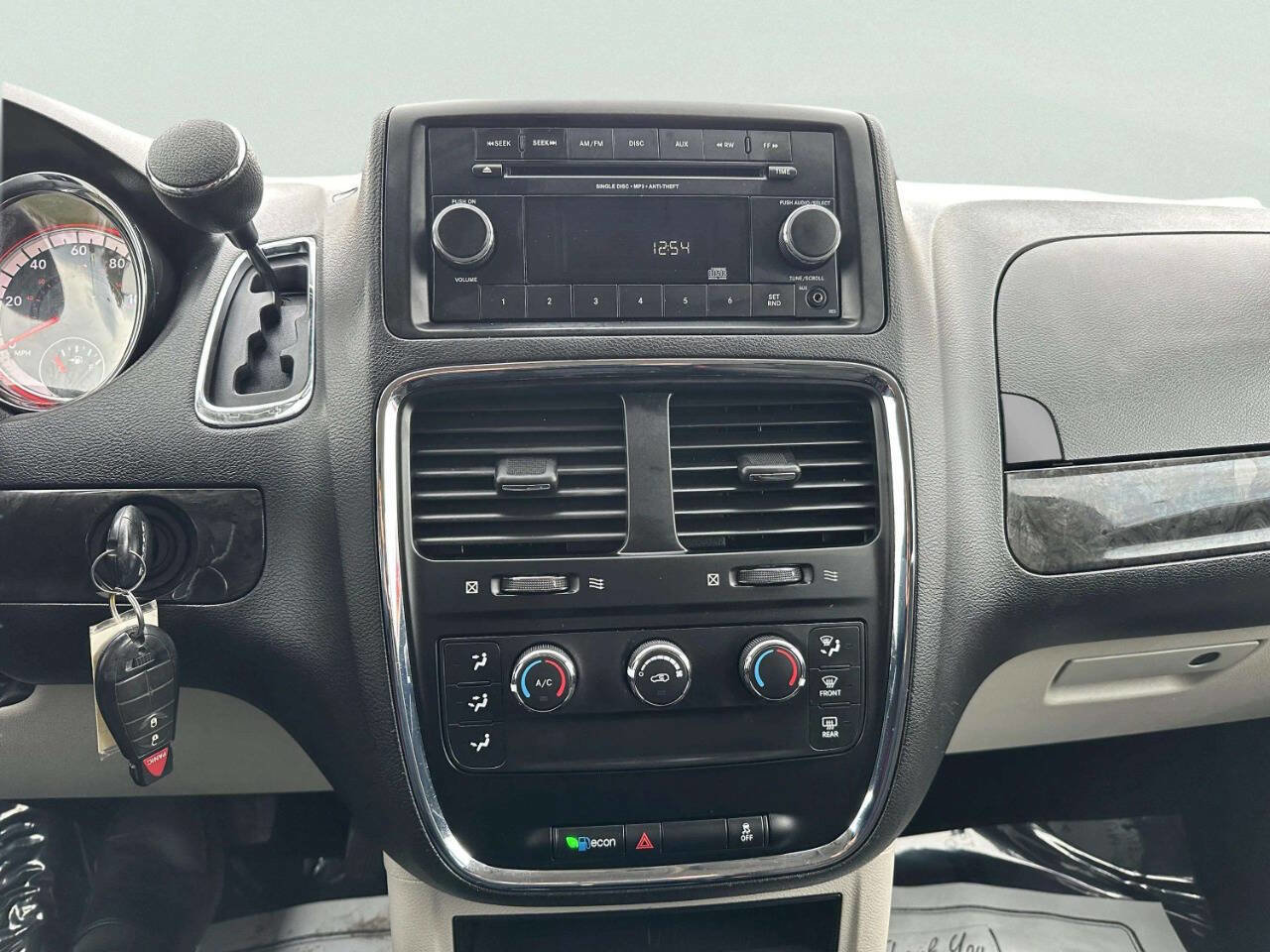 Used 2016 Dodge Grand Caravan American Value Package FWD image 25