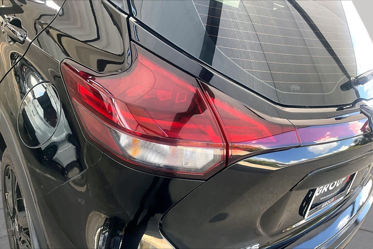 Certified 2023 Nissan Kicks SR FWD image 28
