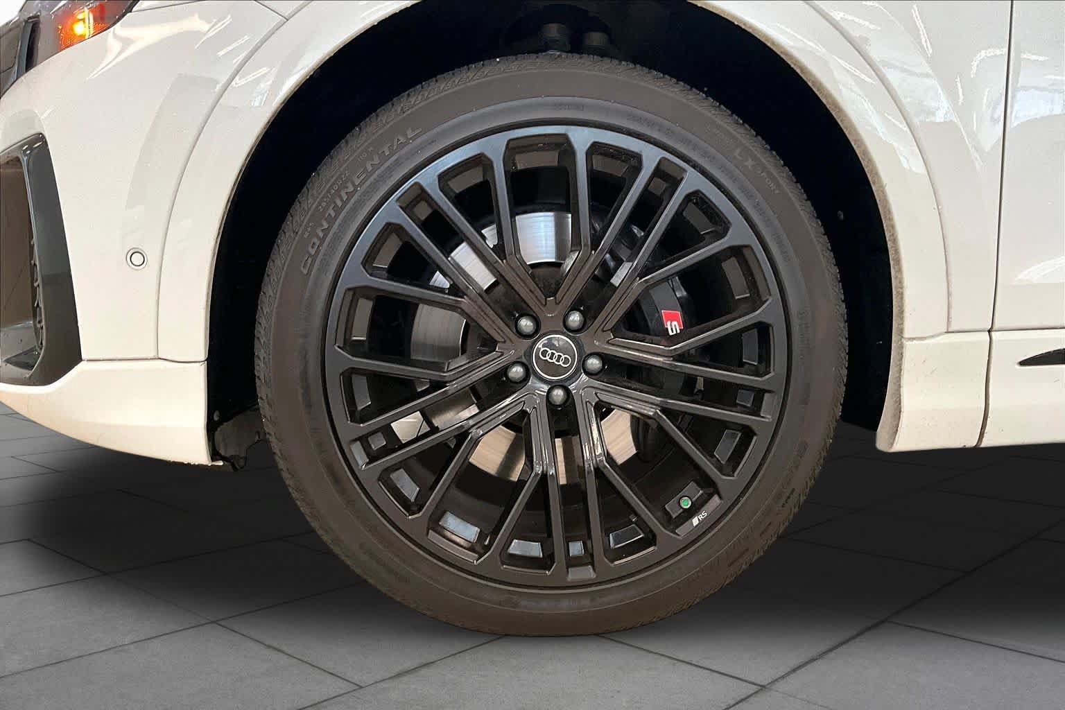 Used 2025 Audi SQ8 Prestige AWD/4WD image 9